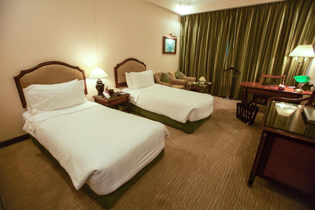 Crowne Plaza Chennai Adyar Park, An Ihg Hotel Екстер'єр фото A room at the hotel
