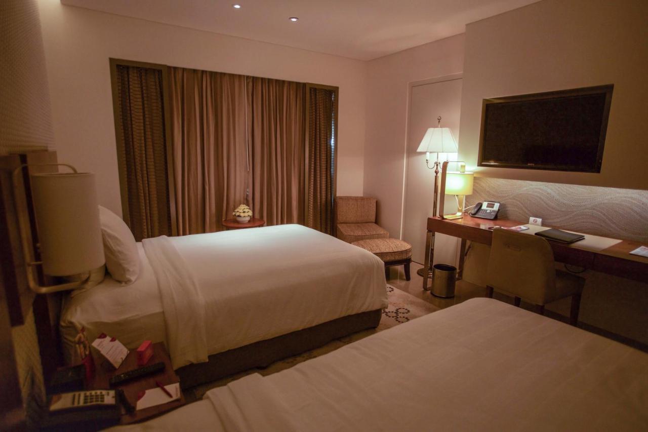 Crowne Plaza Chennai Adyar Park, An Ihg Hotel Екстер'єр фото A room at the hotel