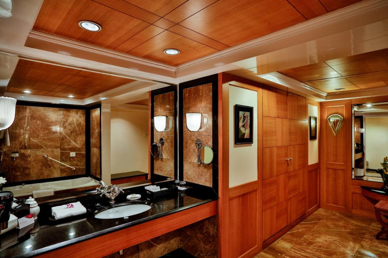 Crowne Plaza Chennai Adyar Park, An Ihg Hotel Екстер'єр фото Bathroom