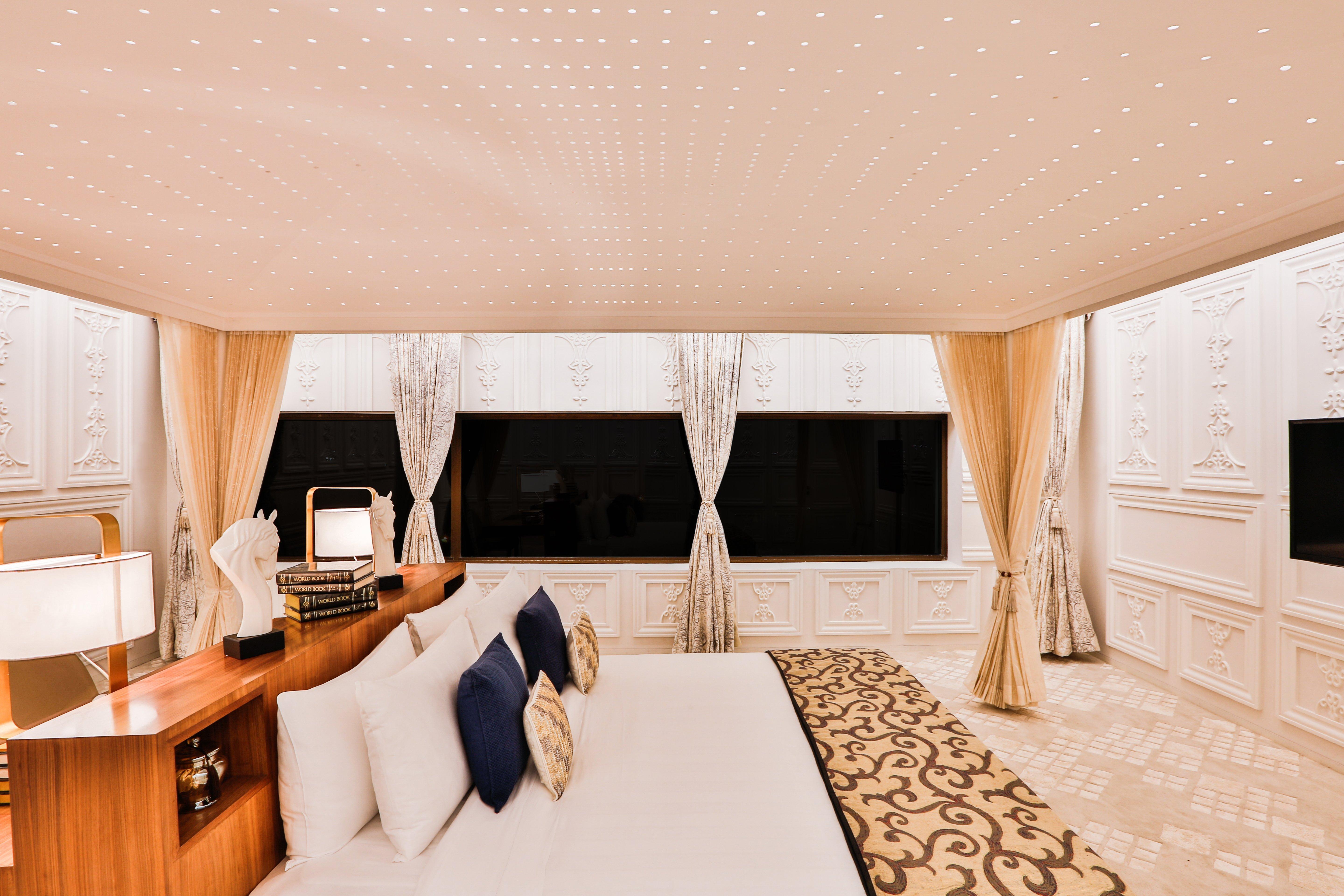 Crowne Plaza Chennai Adyar Park, An Ihg Hotel Екстер'єр фото The bedroom of the Royal Suite