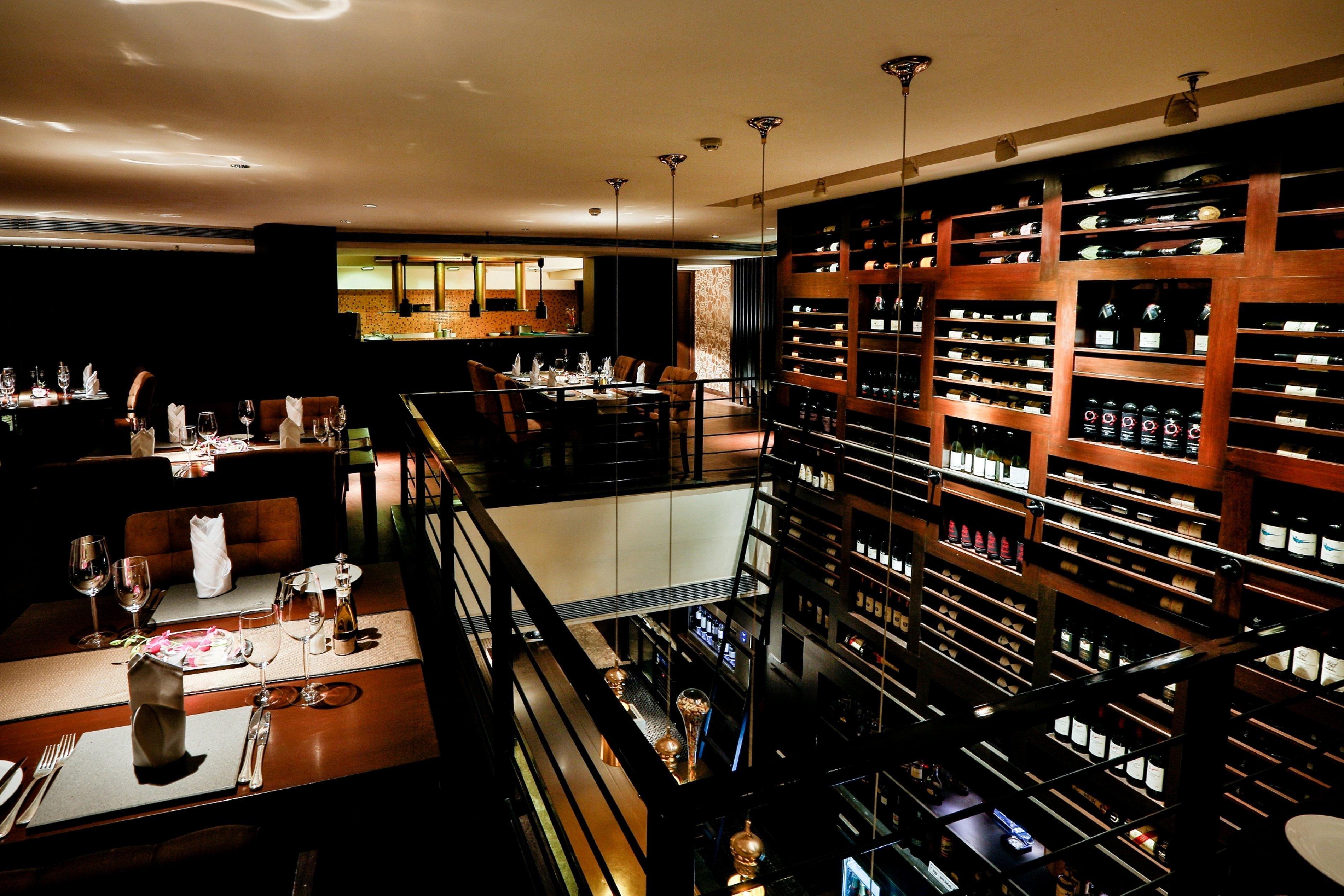 Crowne Plaza Chennai Adyar Park, An Ihg Hotel Екстер'єр фото The Wine Bar