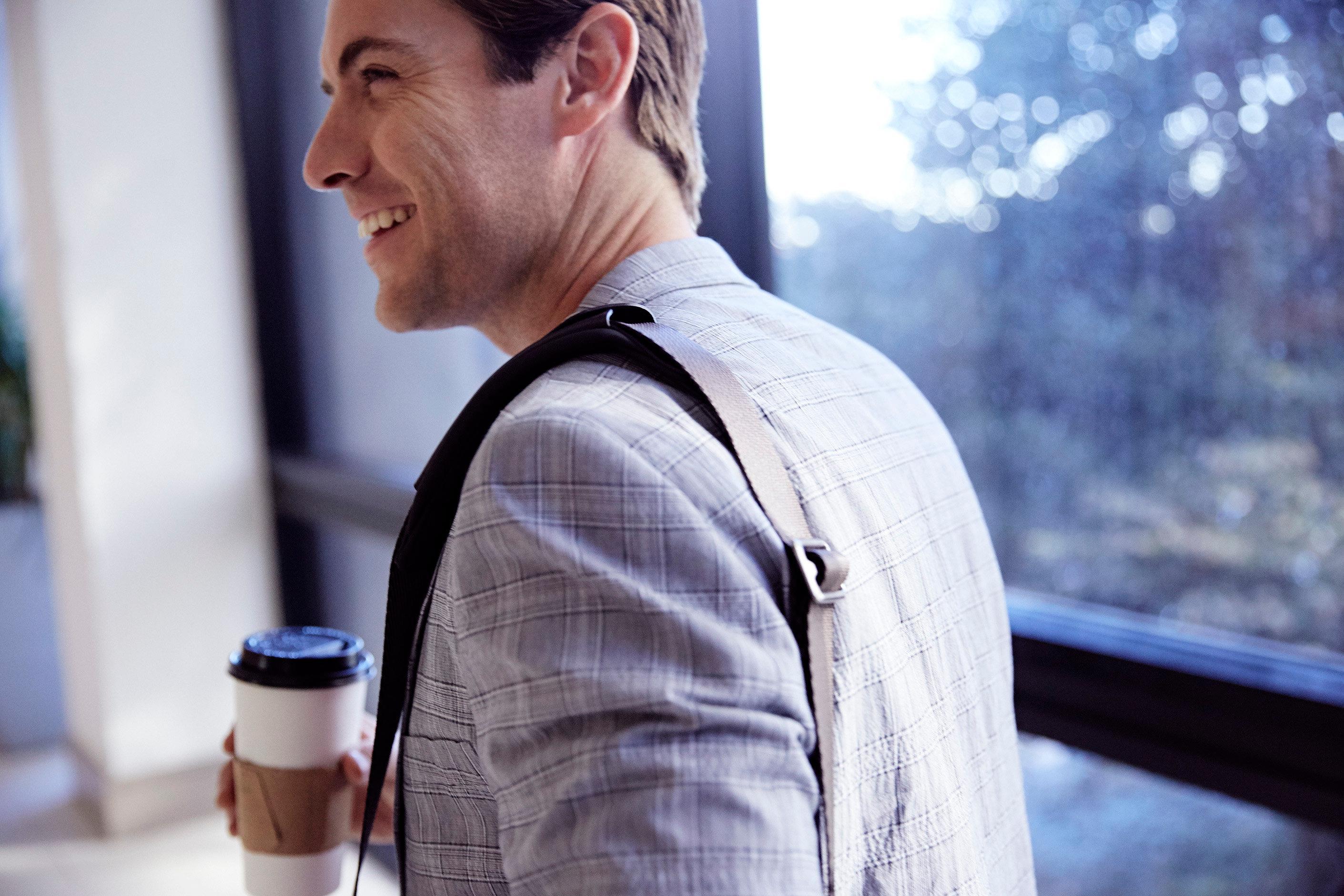 Crowne Plaza Chennai Adyar Park, An Ihg Hotel Екстер'єр фото A man wearing a sling bag