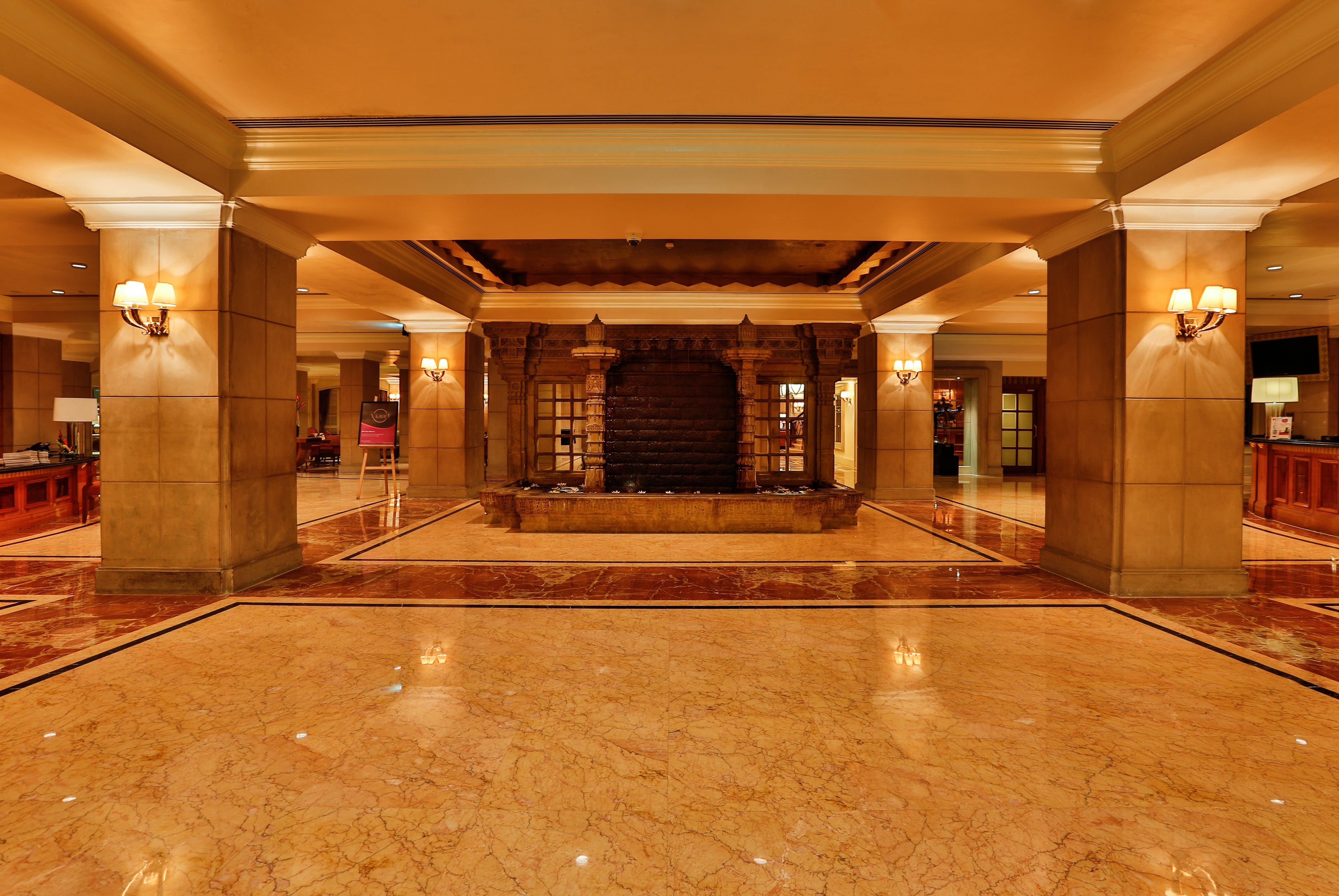 Crowne Plaza Chennai Adyar Park, An Ihg Hotel Екстер'єр фото The lobby of the hotel