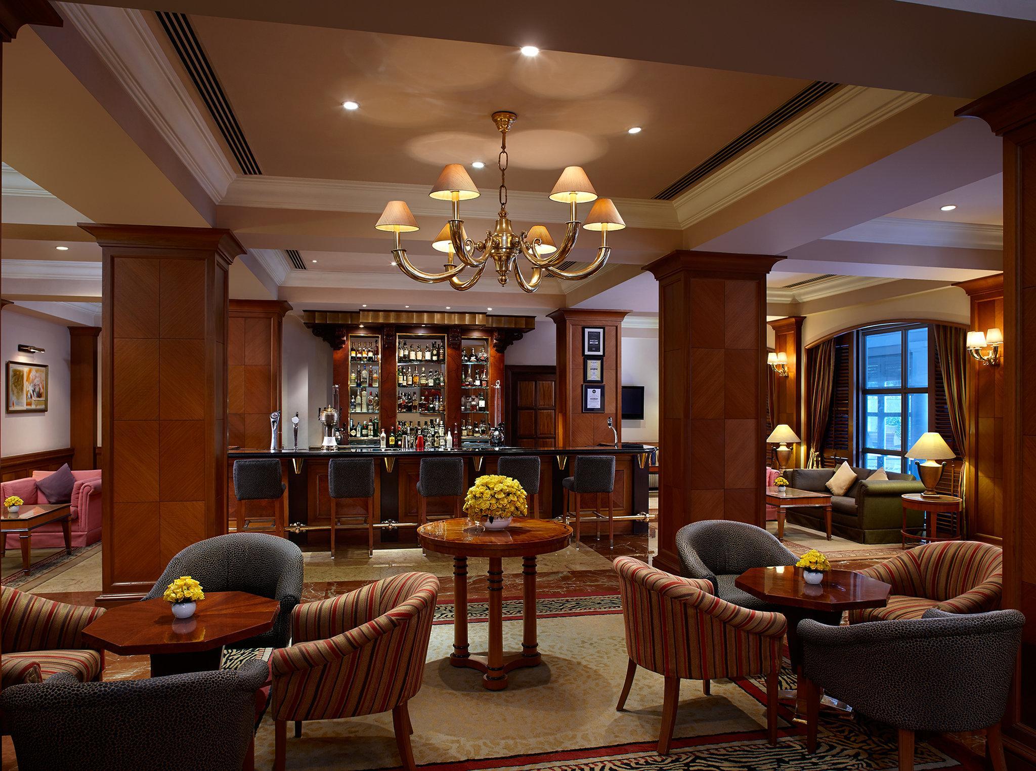 Crowne Plaza Chennai Adyar Park, An Ihg Hotel Екстер'єр фото The bar at the Imperial Hotel