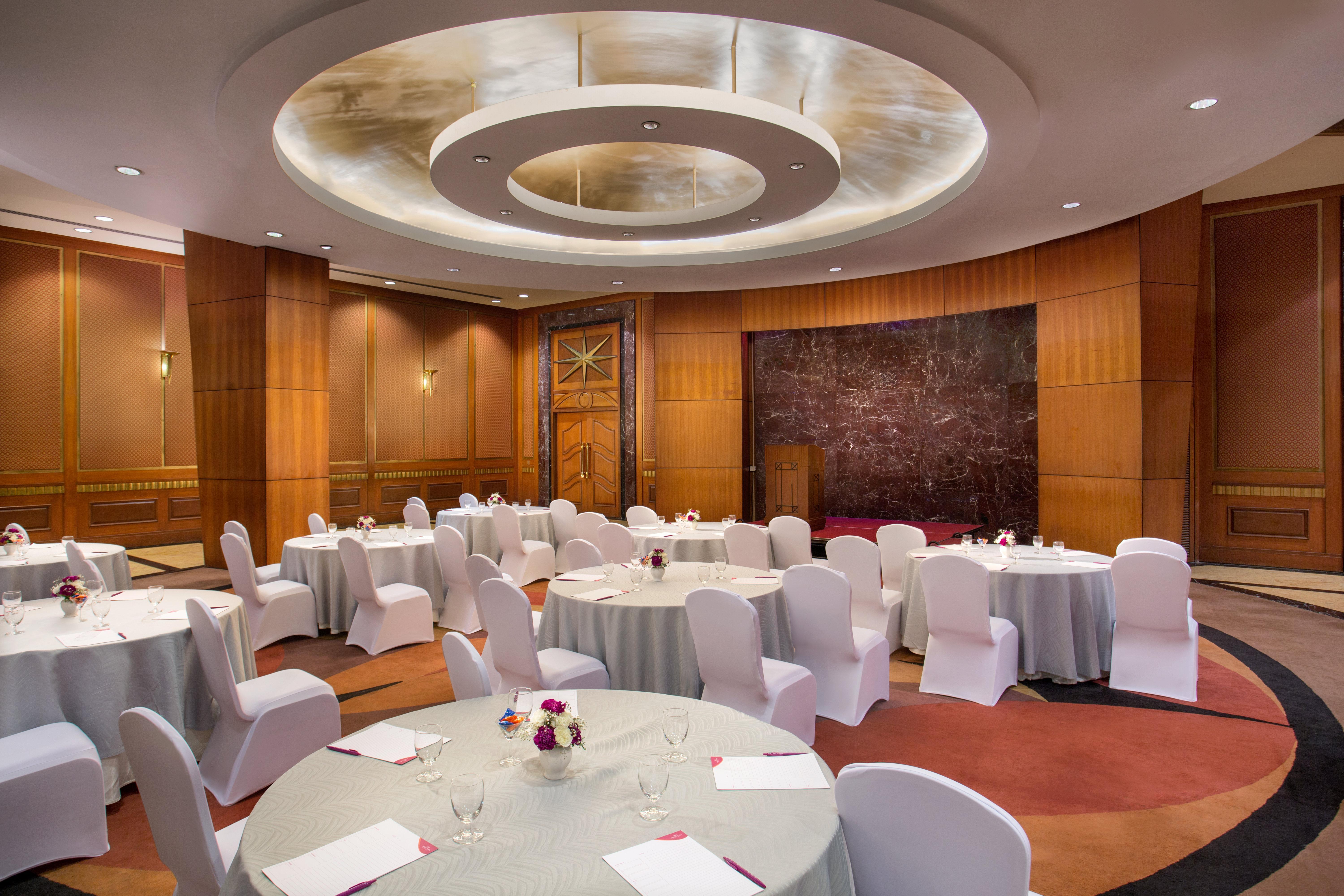 Crowne Plaza Chennai Adyar Park, An Ihg Hotel Екстер'єр фото The ballroom