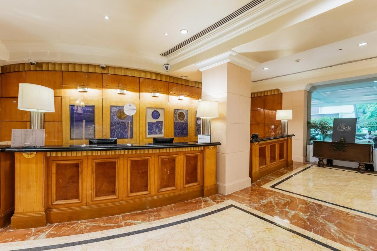 Crowne Plaza Chennai Adyar Park, An Ihg Hotel Екстер'єр фото The lobby of the hotel