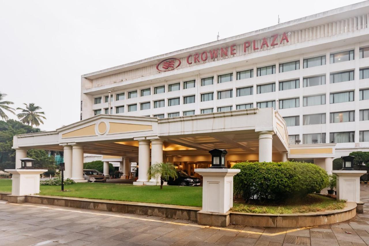 Crowne Plaza Chennai Adyar Park, An Ihg Hotel Екстер'єр фото The hotel in 2011