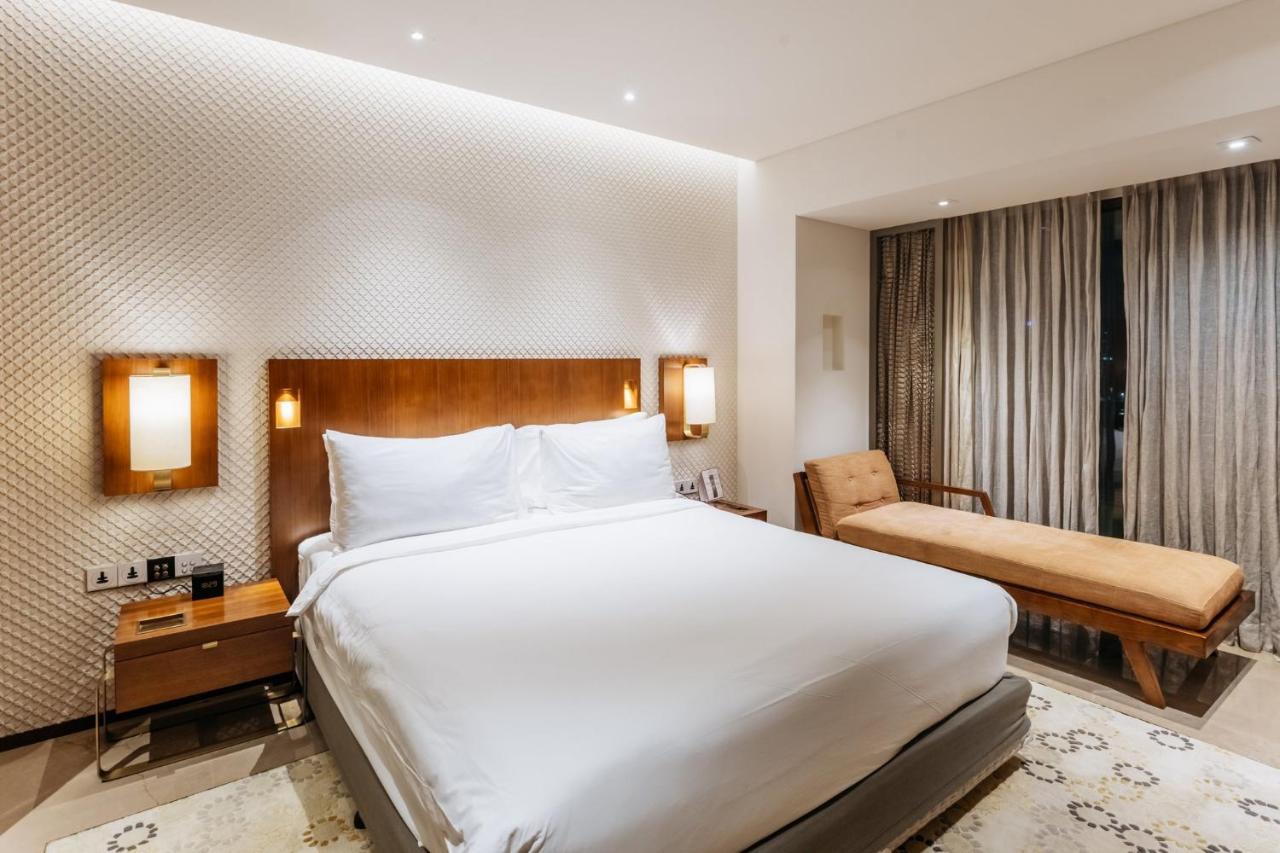 Crowne Plaza Chennai Adyar Park, An Ihg Hotel Екстер'єр фото A bedroom at the Taj Bengal